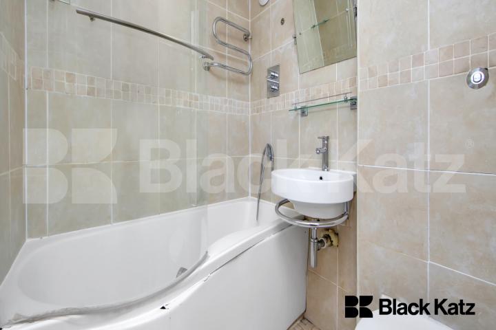 Boasting 1050 sq. ft. of living & entertaining space & sun filled roof terrace Yaldham House Old Kent Road, Elephant and Castle/Borough